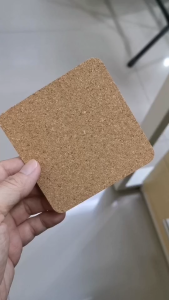 จานรองแก้วไม้ก๊อก เหลี่ยม 9x9 ซม. หนา 2 มม.