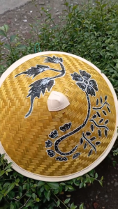 Caping Petani Lukis Motif Batik Topi Anyaman Bambu Hias Unik