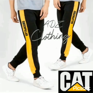 Celana Training Panjang Caterpillar Warna Hitam Strip Kuning l Trening Panjang Pria/Wanita Bahan Kain Flecee Tersedia Ukuran Besar dan Kecil l Trining Joger Ready Size S/28 M/30 L/32 XL/34 XXL/36 Pemesanan Bisa COD Atau Bayar Ditempat