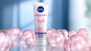 Nivea Sparkling White Whitening Facial Foam Mencerahkan Mengenyalkan Kulit Wajah Face Wash