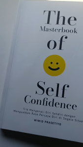 The masterbook of self confidence : trik mengenali diri sendiri dengan menguatkan rasa percaya diri di segala situasi