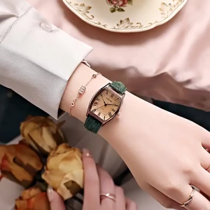 Classic Barrel-Shaped Ladies Watch Roman Scale Korean Style Atmospheric Quartz Watch Hong Kong Style Retro Womens Watch酒桶状手表