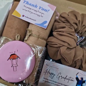 Giftbox Double Hijab Hemat & Paket Hampers Hijab Isi 2: Kado Ulang Tahun dan Wisuda yang Menarik