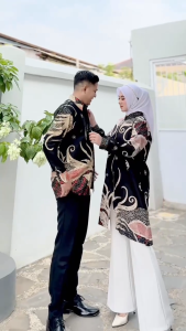 Batik Sarimbit Gamis Kemeja: Pakaian Couple Terbaru & Terlaris