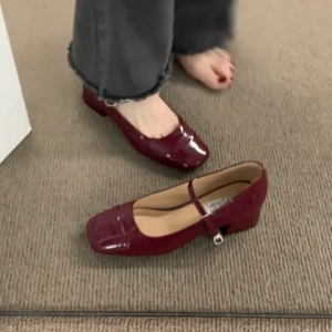 LHMoonlight งานดี รองเท้าคัชชูแฟชั่นสตรี ผลิตจากยางอย่างดีน้ำหนักเบาทำความสะอาดง่ายสวมใส่ใช้งานได้หลายโอกาส รุ่นนี้ไม่มีไม่ได้แล้วป่ะ