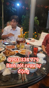 Bình rót rươu tự động bơm hút thủy tinh cao cấp chú tiểu 2.7 lit
