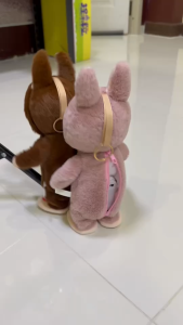 *พร้อมส่ง* ลาบูบู้ Labubu เดินได้ พูดตามได้ มีเสียงเพลง หลากหลายเพลง มี 2 สี ชมพู น้ำตาลเข้ม เหมาะสำหรับของขวัญวันพิเศษ ทั้งเด็กผู้ชาย เด็กผู้หญิง