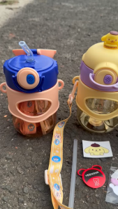 BOTOL MINUM LUCU KEPALA BONEKA KECIL SEDOTAN TALI PANJANG/BOTOL MINUM ANTI TUMPAH LUCU 700ML HX 3032