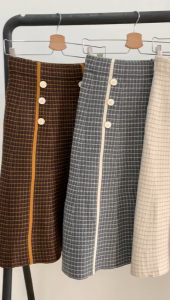 R5346 Six Buttons Plaid Midi Knit Skirt