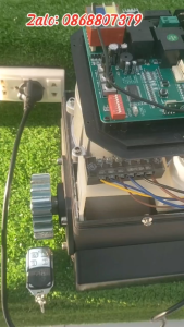 Bàn phím tường YH dùng điều khiển cổng tự động từ xa 30m