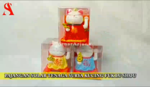 Pajangan Kucing Fulushou Tenaga Matahari Solar Dashboard Mobil Kucing Hoki Pajangan Memberi Isyarat