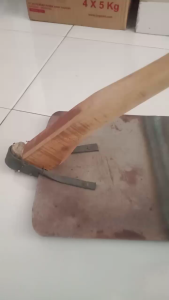 PACUL PASIR GAGANG KAYU / CANGKUL PASIR BERGERIGI