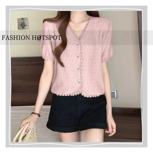 LKfashion งานใหม่แกะกล่อง เสื้อแฟชั่นผู้หญิงสไตล์เกาหลี เนื้อผ้านิ่ม ใส่สบาย ทรงสวย จะใส่ทำงานใส่เที่ยวบอกเลยว่าเอาอยู่ครบจบ สีสันมินิมอลมินิใจพร้อมส่งถึง 3 สีให้เลือก เสื้อราคาดีๆคุุณภาพเน้นๆแบบนี้ไม่มีไม่ได้แล้ว