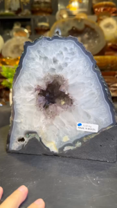 mini amethyst with rutilated geode🔮天然紫晶洞 金形 双色玛瑙边带有绿幽灵 紫晶体透带有钛晶共生 左侧底部有个异象小晶洞   (如需定制实木底座需另加RM60)👈🏻optional pls pm   高(Height): 18cm  宽(Width): 17.5x11cm   洞深(Hole): 2.3cm   重(Weight): 5.4kg