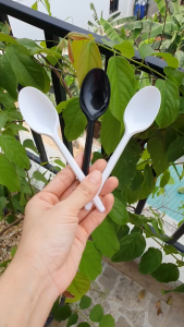Muỗng nhựa dùng 1 lần Huỳnh Khang - Màu đen trắng sứ - Thìa cơm chè - Hàng cao cấp