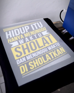 Desain Kaos Keren - Menunggu Waktu Sholat - Kaos Islami - Bahan Combed 20s Tebal Lembut dan Nyaman Standar Kaos Distro