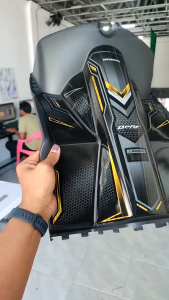 STIKER MOTOR STRIPING BEAT 110 KARBU PELINDUNG DASHBOARD TANKPAD BEAT DECKPAD BEAT KARBU (BODY PROTEKTOR DECK PAD COVER)