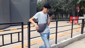 กระเป๋าคาดอก สไตล์สปอร์ต ขนาดกระทัดรัด สายปรับได้