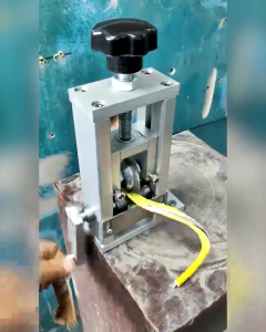 เครื่องปอกสายไฟ เครื่องปอกสายไฟต่อส่วาน เครื่องปอกสายไฟทองแดง การตัดที่คมชัดและมีประสิทธิภาพ 1mm-25mm ที่ปอกสายไฟ(ต่อกับสว่านได้อั )เครื่องมือปลอกสายไฟ ขนาดพกพา