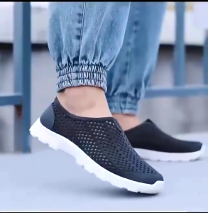 Mens Casual Sandals With Hollow Design Fashionable Comfortable and Breathable Size(40-44)