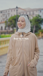 Hijacket Ezzenza: Jaket Wanita Hijabers Muslimah dengan Handsock dan Hoodie Lepas Pasang