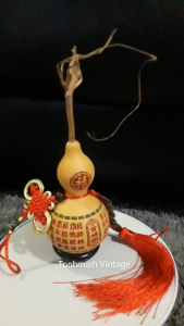 น้ำเต้าธรรมชาติเรียกทรัพย์เสริมฮวงจุ้ย ค้าขาย การงาน ลายมีเอกลักษณ์ พร้อมเหรียญจักรพรรด5เหรียญ น้ำเต้าธรรมชาติเรียกทรัพย์เสริมฮวงจู