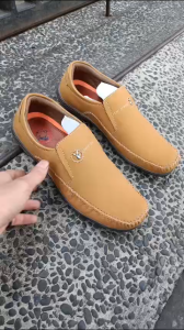 Sepatu Slip On Pria Kulit: Desain Kasual & Semi Formal