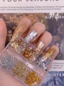 อะไหล่ติดเล็บพร้อมมุกและฟอยล์เปลวติดเล็บ มี 6 ช่อง