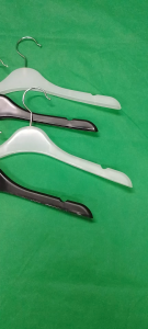 PLASTIC HANGER Shirt & Coat Top Hanger Black- 640 15" (sold by 12s)