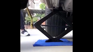 แม่แรงรถยนต์ 1.5T แม่แรงรถเก๋ง แม่แรงแบบหมูนกระชับ 1.5ตัน แม่แรงยกรถ แม่แรงรถ แม่แรงแบบมีมือจับ แม่แรงแม่แรงแบบมือหมูนกระชับ พร้อมด้ามสีลม กระบวนการใช้งานเพียง 10 วัน