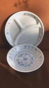 Corelle USA  - Blue Circle - Combo 01 Dĩa Khay 3 Ngăn 26cm + 01 Dĩa Soup Sâu 21cm Thương hiệu: Corelle