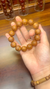 Vòng tay gỗ Nu Ngọc Am size 16li - lên tuyết tỏa ra hương thơm đặc biệt quyến rũ