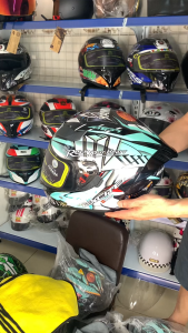 Mũ Bảo Hiểm Fullface ROYAL M138B 1 Kính Lên Tem Exciter Nhiều Màu ( Tặng Kèm Khăn Trùm + Túi Đựng )