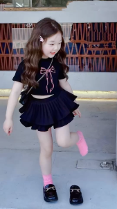 ชุดเซ็ตแฟชั่นเด็กผู้หญิง ชุดเซ็ต2ชิ้น เสื้อครอป+กระโปรง สไตล์เกาหลีน่ารัก น้ำหนัก 5-25 กิโล รหัสDAYY