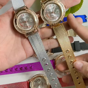 Jam Tangan Wanita Desain Mewah Strap Rubber Terbaru 2025 Motif Tampilan Bunga Cantik Elegan