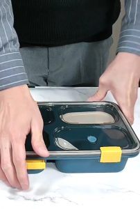 Kotak Makan Anti Bocor 3/4 grid Sekat Lunch Box free sendok TTB8815 AN