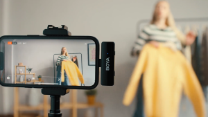 BOYALINK wireless microphone Lavalier White for Camera Android iPhone DSLR Smart Noise Cancellation 10h Battery Clip on Wireless Lapel Mic for Live Streaming Video Conference Recording