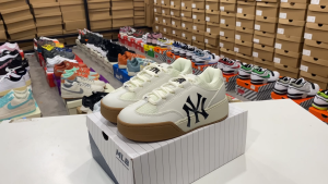 รองเท้าMLB Chunky Liner สีครีม รุ่นใหม่ ยอดฮิต สายแฟร์ห้ามพลาด!! สินค้าพร้อมส่ง อุปกรณ์ครบเซ็ต