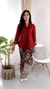 Stelan/Set Kebaya Encim Model Terbaru: Kebaya Elegan untuk Perayaan Hari-hari Besar