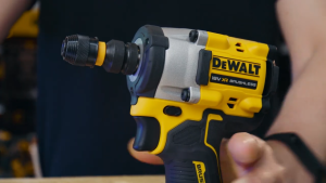 DEWALT บล็อคไฟฟ้าไร้สาย 256 V 1/2" (4หุน) แปลงสว่านได้ แบตฯ 2 ก้อน -งานเทียบ เกรด AAA+ คุ้มมาก