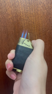 HCM Bật Lửa Khè Xài Gas 2 Tia Bọc Da