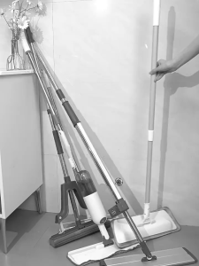 ที่แขวนไม้กวาด ที่แขวนไม้ถูพื้น แขวนติดผนัง ประหยัดพื้นที่ ที่เก็บอุปกรณ์ทำความสะอาด แขวนอเนกประสงค์ ลายน้อนวัว มี 4 สี