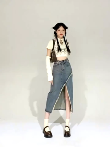 GHAOHES  กระโปรงยีนส์   ผ่าข้าง เอวสูง  ความสง่างาม  กระโปรง หม่า เมี่ยน (จัดส่งภายใน24ชม)V26