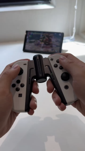 IINE 良值 Joycon Charging Grip V Shape Handle Ergonomic Grip For Nintendo Switch OLED Joy con Controller L410 L484 L485