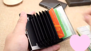 สแตนเลสผู้ถือบัตรกระเป๋าสตางค์นามบัตรป้องกันการโจรกรรม RFID สแตนเลสกล่องกระเป๋าสตางค์บัตร