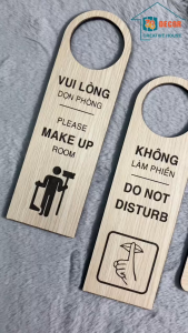 Thẻ treo cửa phòng khách sạn 2 mặt Bảng không làm phiền thông báo dọn phòng bằng gỗ khắc laser