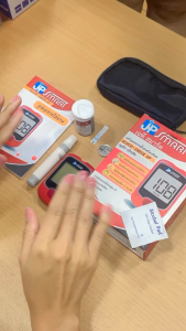 เครื่องตรวจน้ำตาล JP SMART รุ่น Gluco check-up ครบชุด แผ่น50ชิ้น เข็ม50ชิ้น