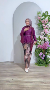 Kebaya Modern Sita Slendang: Gaun Wanita Elegan
