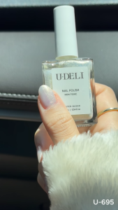 U-DELI U-695 เป้าหมายสีทาเล็บกึ่งเจล มีเอฟฟเฟกต์ประกายสีเหลือบทอง และดูแพง