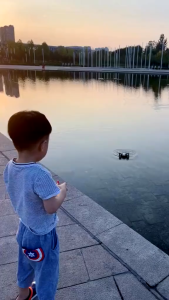 Xe Ô Tô Điều Khiển Từ Xa RC Xe Đồ Chơi Lội Nước Chạy Trên Cạn Cực Ngầu Cho Bé